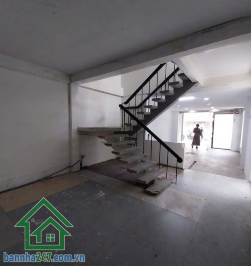 17 TỶ – BÁN NHÀ LÔ GÓC MTKD LŨY BÁN BÍCH, TÂN PHÚ * DT: 67,3m² (5,3 x 16)m, lô góc 2 mặt thoáng, hẻm hông 5m đậu xe tiện lợi * Kết cấu 4 tầng kiên cố, hoàn công đủ. 