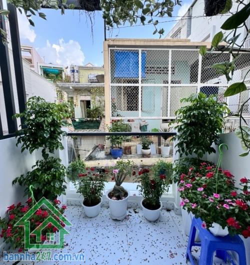 HIẾM – CHỈ 4.2 TỶ – PHÚ NHUẬN – HẺM XE HƠI – FULL NỘI THẤT - SỔ HỒNG RIÊNG Trung tâm Phú Nhuận- Hẻm xe hơi – thông Đoàn Thị Điểm Diện tích: 25m² (2.7 x 11.5m)