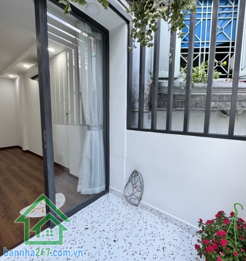 HIẾM – CHỈ 4.2 TỶ – PHÚ NHUẬN – HẺM XE HƠI – FULL NỘI THẤT - SỔ HỒNG RIÊNG Trung tâm Phú Nhuận- Hẻm xe hơi – thông Đoàn Thị Điểm Diện tích: 25m² (2.7 x 11.5m)