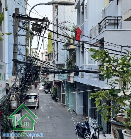 HIẾM – CHỈ 4.2 TỶ – PHÚ NHUẬN – HẺM XE HƠI – FULL NỘI THẤT - SỔ HỒNG RIÊNG Trung tâm Phú Nhuận- Hẻm xe hơi – thông Đoàn Thị Điểm Diện tích: 25m² (2.7 x 11.5m)