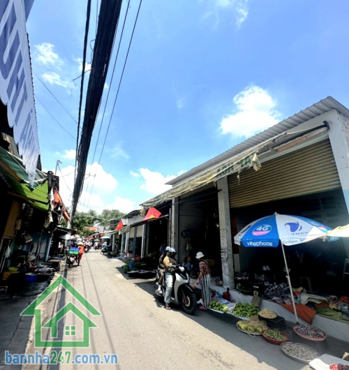 CHỈ 4,05 TỶ - NHÀ HXH LÊ VĂN KHƯƠNG – 45M² (4x11) – 2 TẦNG - 2PN - ĐANG CHO THUÊ Vị trí: Hẻm ô tô, ngay chợ Thiếc Cách 500m ra mặt tiền Lê Văn Khương DT: 45m