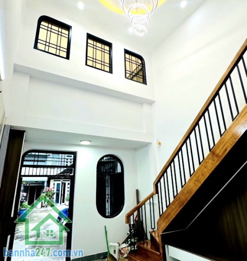 CHỈ 4,05 TỶ - NHÀ HXH LÊ VĂN KHƯƠNG – 45M² (4x11) – 2 TẦNG - 2PN - ĐANG CHO THUÊ Vị trí: Hẻm ô tô, ngay chợ Thiếc Cách 500m ra mặt tiền Lê Văn Khương DT: 45m