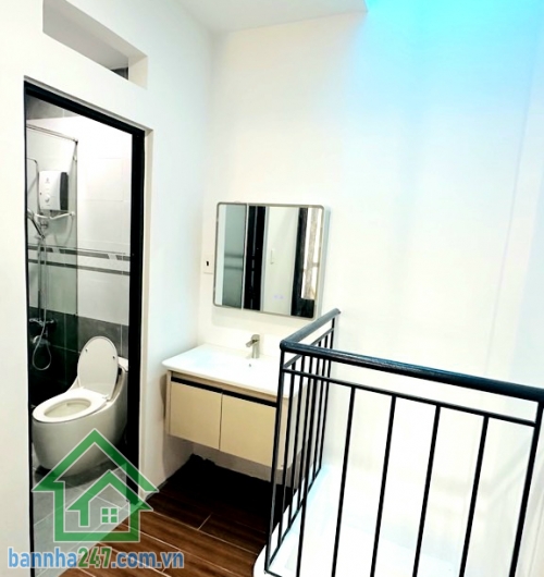 CHỈ 4,05 TỶ - NHÀ HXH LÊ VĂN KHƯƠNG – 45M² (4x11) – 2 TẦNG - 2PN - ĐANG CHO THUÊ Vị trí: Hẻm ô tô, ngay chợ Thiếc Cách 500m ra mặt tiền Lê Văn Khương DT: 45m