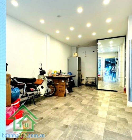 CHỈ 5,2 TỶ – MTKD HẺM XE HƠI 8M – LẠC LONG QUÂN, TÂN BÌNH – 3 TẦNG -  Căn nhà vị trí cực đẹp – hẻm như mặt tiền – kinh doanh “bao đỉnh”! Diện tích: (3.4 × 6,5) Mob 0933144037