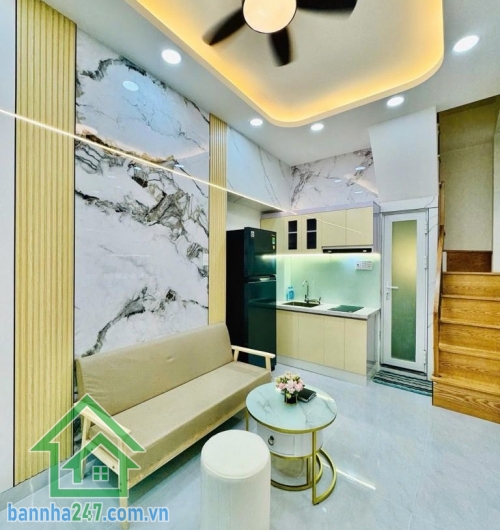CHỈ 3,68 TỶ – TRUNG TÂM CMT8 – 4 TẦNG BTCT – FULL NỘI THẤT – DÒNG TIỀN TỐT - 3PN – 4WC riêng Căn nhà “giá hiếm” ngay trung tâm – vừa ở vừa cho thuê cực ổn! Kết cấu: 1 trệt 3 lầu – mái đúc BTCT kiên cố Công năng: 3PN – 4WC riêng từng phòng Có ban công – sâ