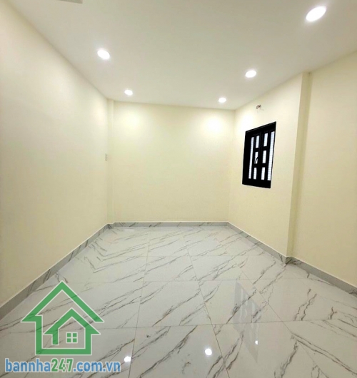 CHỈ 4,58 TỶ – KHU HIẾM NHÀ VƯỜN LÀI, QUẬN 10 – 3 TẦNG – NỞ HẬU - 2PN – 3WC Căn nhà trung tâm Quận 10 – nhỏ xinh nhưng “cực có giá trị”! Diện tích: 22m² (2.8 × 6) Nở Hậu 4,7m Mob 0933144037