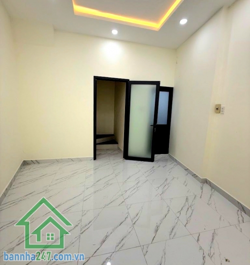 CHỈ 4,58 TỶ – KHU HIẾM NHÀ VƯỜN LÀI, QUẬN 10 – 3 TẦNG – NỞ HẬU - 2PN – 3WC Căn nhà trung tâm Quận 10 – nhỏ xinh nhưng “cực có giá trị”! Diện tích: 22m² (2.8 × 6) Nở Hậu 4,7m Mob 0933144037