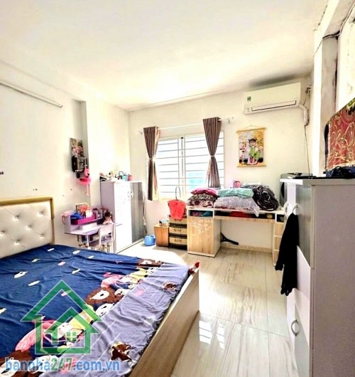 CHỈ 5,6 TỶ (TL) – HXH GẦN MT LÝ THƯỜNG KIỆT – GIÁP QUẬN 10 – 3 TẦNG BTCT - 4PN – 3WC Căn nhà vị trí “đắc địa hiếm có” – vừa ở vừa có dòng tiền sẵn! 3 tầng BTCT kiên cố Công năng: 4PN – 3WC. Hiện trạng: đang cho thuê 12tr/tháng (trước 14tr/tháng). Hẻm xe h