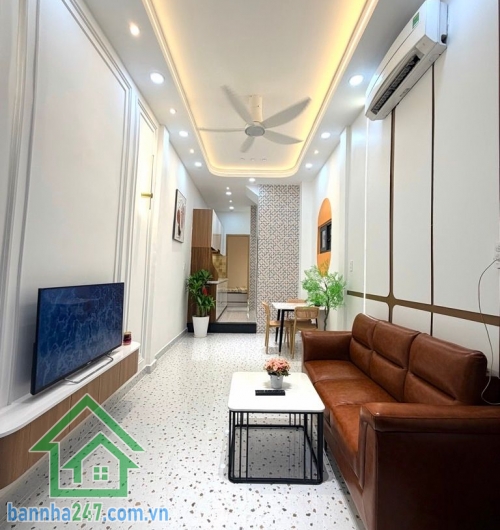 CHỈ 5,25 TỶ – DUY TÂN, PHÚ NHUẬN – KHU VIP CẦU KIỆU – 2 TẦNG - 3PN – 2WC  Nhà trung tâm hiếm bán – vị trí “kim cương” giáp Quận 1, Quận 3! Diện tích: 30m² (3 x 10)  Mob 0933144037
