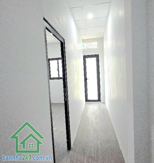 CHỈ 4,6 TỶ – HXH 6M – NHÀ ĐẸP Ở NGAY – SÁT TÂN PHÚ - DT: 33M² - 2 TẦNG - 2PN 2WC • Diện tích: 33m² (3m x 11m) • Kết cấu: 1 trệt 1 lầu • Công năng: 2 PN - 2WC, BẾP, PK, BAN CÔNG