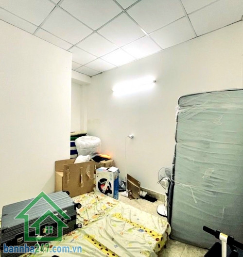CHỈ 5,6 TỶ – HXH NHỰA – CÁCH 1 CĂN RA MT TRẦN VĂN QUANG - 2PN – 2WC Căn nhà vị trí “cực hiếm” – sát mặt tiền, hẻm xe hơi, giá mềm ngay trung tâm Tân Bình! 