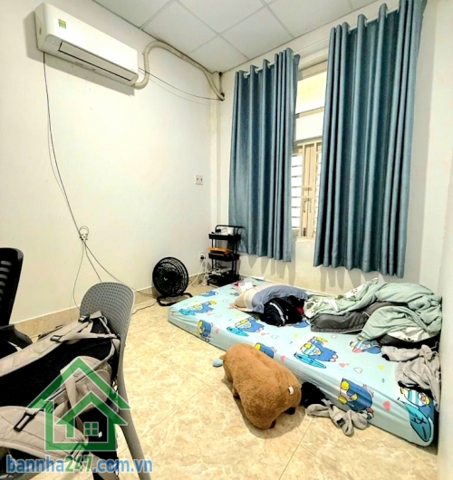 CHỈ 5,6 TỶ – HXH NHỰA – CÁCH 1 CĂN RA MT TRẦN VĂN QUANG - 2PN – 2WC Căn nhà vị trí “cực hiếm” – sát mặt tiền, hẻm xe hơi, giá mềm ngay trung tâm Tân Bình! 