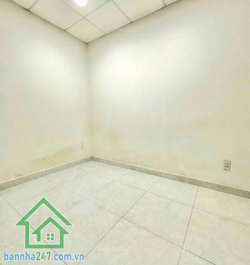 CHỈ 4,8 TỶ – TRUNG TÂM QUẬN 10 – GẦN 3 THÁNG 2 & LÊ HỒNG PHONG – NHÀ 2 TẦNG BTCT – Ở NGAY Vị trí cực đẹp ngay trung tâm Quận 10 Vài bước ra mặt tiền – cách mặt tiền chỉ khoảng 20m