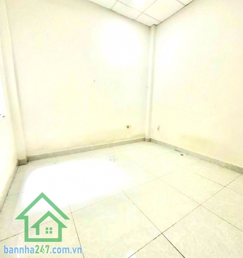CHỈ 4,8 TỶ – TRUNG TÂM QUẬN 10 – GẦN 3 THÁNG 2 & LÊ HỒNG PHONG – NHÀ 2 TẦNG BTCT – Ở NGAY Vị trí cực đẹp ngay trung tâm Quận 10 Vài bước ra mặt tiền – cách mặt tiền chỉ khoảng 20m