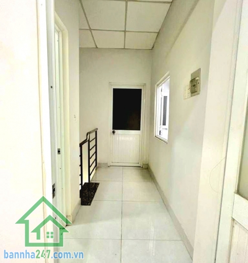 CHỈ 4,8 TỶ – TRUNG TÂM QUẬN 10 – GẦN 3 THÁNG 2 & LÊ HỒNG PHONG – NHÀ 2 TẦNG BTCT – Ở NGAY Vị trí cực đẹp ngay trung tâm Quận 10 Vài bước ra mặt tiền – cách mặt tiền chỉ khoảng 20m