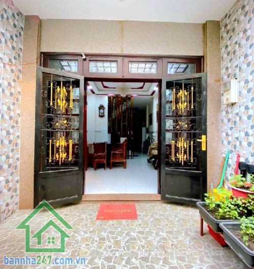 CHỈ 8,5 TỶ – HXH BỜ BAO TÂN THẮNG – NGAY AEON MALL TÂN PHÚ - 3 TẦNG – 4x16 – 3PN 3WC – Ở NGAY Diện tích: 4m x 16m – đất vuông vức, công nhận đủ Kết cấu: 1 trệt + 2 lầu – BTCT kiên cố - 3PN – 3WC. Phòng khách rộng – bếp thoáng
