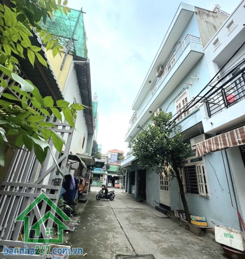 CHỈ 11 TỶ TL – MẶT TIỀN KINH DOANH ĐỈNH – LÔ GÓC SIÊU HIẾM – ĐƯỜNG 10M CÓ LỀ – 72M² – 3 TẦNG - 4PN – 3WC Vị trí cực đẹp – chỉ 5 phút tới AEON Tân Phú DT: 72M²