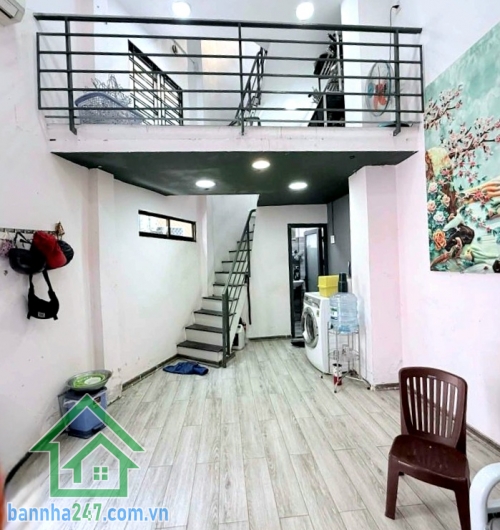 CHỈ 4,95 TỶ – NGAY CHỢ TÂN ĐỊNH – Q1 – HXH THÔNG – 4 TẦNG Căn nhà trung tâm hiếm – vừa ở vừa khai thác dòng tiền cực tốt! Diện tích: 18,8m² Kết cấu: 4 Tầng  (1 trệt + 1 lửng + 2 lầu)