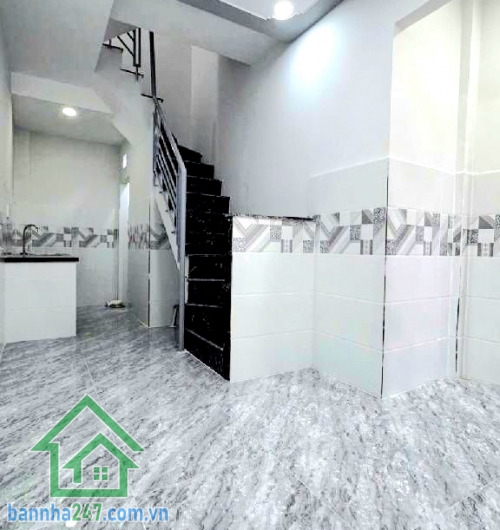 CHỈ 2,4 TỶ – NHÀ MỚI 3 TẦNG – GẦN ĐH VĂN HIẾN – Ở NGAY - 2PN - 3WC • Diện tích công nhận: 18m² (2.5m x 6.65m) • Diện tích sử dụng: ~21.5m² • Kết cấu: 1 trệt 2 Lầu BTCT