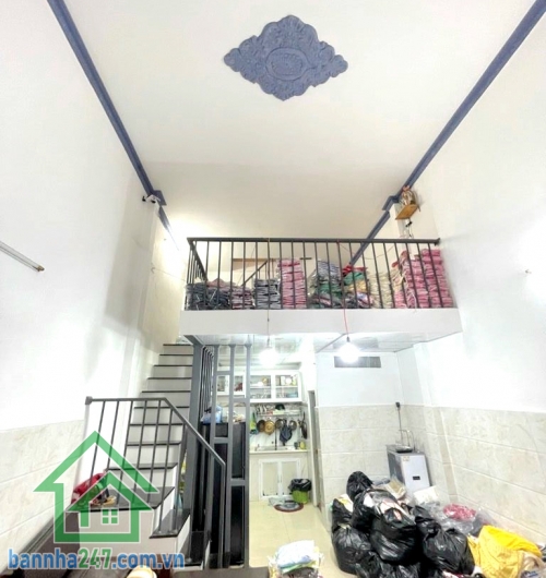 CHỈ 4,2 TỶ – 3 TẦNG – HXH TRÁNH THÔNG – GẦN AEON TÂN PHÚ - 2PN - 2WC Căn nhà giá tốt – vị trí đẹp – vừa ở vừa kinh doanh cực tiện! Diện tích: 32m² (4 × 8m) Mob 0933144037