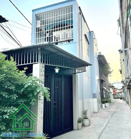 CHỈ 4,45 TỶ – HXH 4M THÔNG – KHU VIP TÂN PHÚ – 3PN – CÓ DÒNG TIỀN • Diện tích: 40m² • Kết cấu: 1 trệt – 1 lửng – 1 lầu • Công năng: 3 PN – 3 WC • Có sân để xe rộng rãi