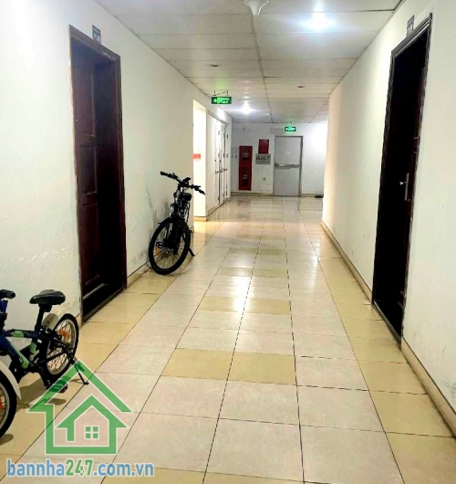 CHỈ 3,95 TỶ – CĂN HỘ BÀU CÁT 2 – TẦNG 11 – THANG MÁY – VIEW THOÁNG - 2PN - 3WC Thông tin căn hộ: • Diện tích: 60m² • Kết cấu: 2 phòng ngủ – 2 WC • Phòng khách, bếp, ban công thoáng mát • Nội thất đầy đủ – vào ở ngay