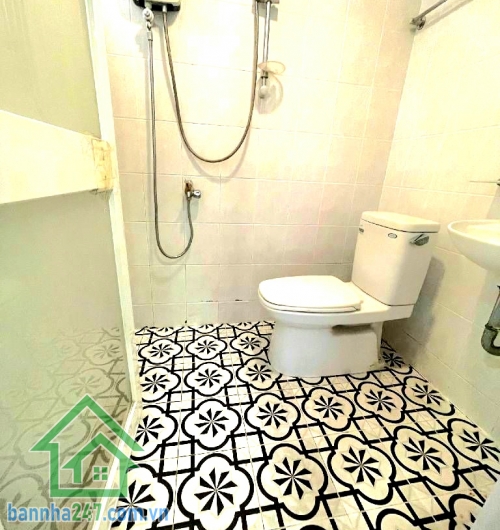 CHỈ 3,95 TỶ – CĂN HỘ BÀU CÁT 2 – TẦNG 11 – THANG MÁY – VIEW THOÁNG - 2PN - 3WC Thông tin căn hộ: • Diện tích: 60m² • Kết cấu: 2 phòng ngủ – 2 WC • Phòng khách, bếp, ban công thoáng mát • Nội thất đầy đủ – vào ở ngay