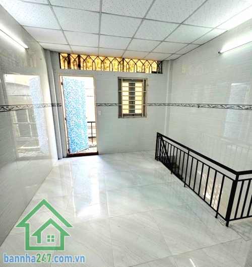 CHỈ 2,59 TỶ – NHÀ PHÚ THỌ HÒA, TÂN PHÚ – NHỎ GỌN, DÒNG TIỀN SẴN Mua là có thu nhập ngay 6 TRIỆU/THÁNG – quá hiếm trong tầm giá! Diện tích: 17m² (3,6 x 5) Kết cấu: 2 tầng kiên cố. 1PN (có thể cải tạo thành 2PN) 2 WC tiện lợi