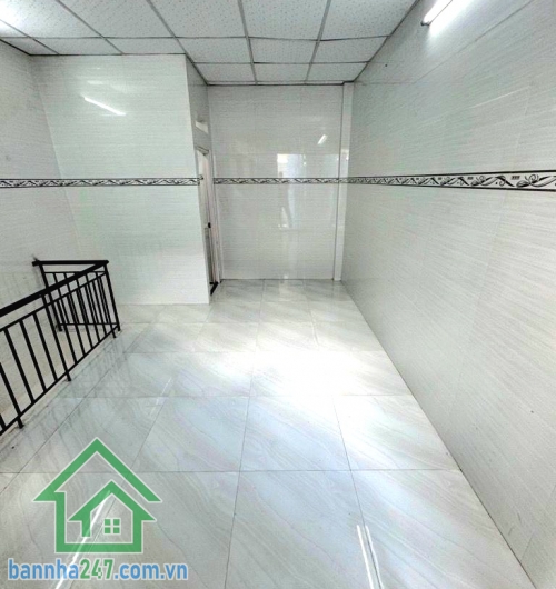 CHỈ 2,59 TỶ – NHÀ PHÚ THỌ HÒA, TÂN PHÚ – NHỎ GỌN, DÒNG TIỀN SẴN Mua là có thu nhập ngay 6 TRIỆU/THÁNG – quá hiếm trong tầm giá! Diện tích: 17m² (3,6 x 5) Kết cấu: 2 tầng kiên cố. 1PN (có thể cải tạo thành 2PN) 2 WC tiện lợi