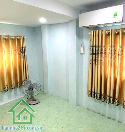 CHỈ 2,75 TỶ – CĂN GÓC HẺM KINH DOANH 8M NHƯ MẶT TIỀN – HÒA BÌNH, TÂN PHÚ  Vị trí cực sáng – hẻm lớn 8m đông đúc, kinh doanh nhộn nhịp cả ngày Diện tích: (2.9 x 5)m