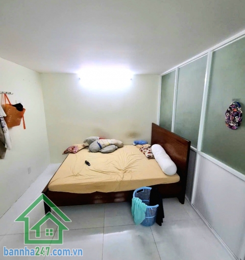 NHÀ MỚI Ở NGAY – LŨY BÁN BÍCH, HÒA THẠNH, TÂN PHÚ – LÔ GÓC 2 MẶT TIỀN – DTSD 53M² – CHỈ 3,4 TỶ. Hẻm thoáng thông ra Trịnh Đình Thảo – Kênh Tân Hóa. Ngay Chung cư Idico, Carillon 5 – khu dân cư văn minh, sầm uất.