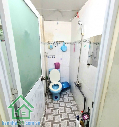 NHÀ MỚI Ở NGAY – LŨY BÁN BÍCH, HÒA THẠNH, TÂN PHÚ – LÔ GÓC 2 MẶT TIỀN – DTSD 53M² – CHỈ 3,4 TỶ. Hẻm thoáng thông ra Trịnh Đình Thảo – Kênh Tân Hóa. Ngay Chung cư Idico, Carillon 5 – khu dân cư văn minh, sầm uất.