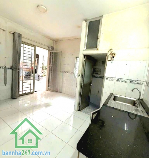 CHỈ 2,8 TỶ – NGANG HIẾM 4.1M – XE HƠI TỚI NHÀ – SÁT MẶT TIỀN KHU VẢI PHÚ THỌ HÒA Nhà gọn đẹp – đủ công năng – thích hợp ở hoặc giữ tiền cho thuê cực tốt. 