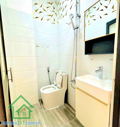 CHỈ 4,87 TỶ (TL) – CMT8, QUẬN 3 – 4 TẦNG – FULL NỘI THẤT XỊN - 2PN – 3WC Căn nhà nhỏ xinh giữa trung tâm – tiện ở, cực dễ cho thuê! Diện tích: 18m² (3 × 6m)  Mob 0933144037