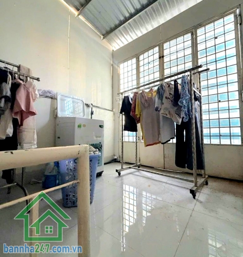CHỈ 4,38 TỶ – 3 TẦNG – GẦN PHỐ ẨM THỰC HỒ THỊ KỶ – 3PN – 2WC - DÒNG TIỀN 120TR/NĂM Căn nhà nhỏ xinh – trung tâm Quận 10 – vừa ở vừa có thu nhập ổn định! 