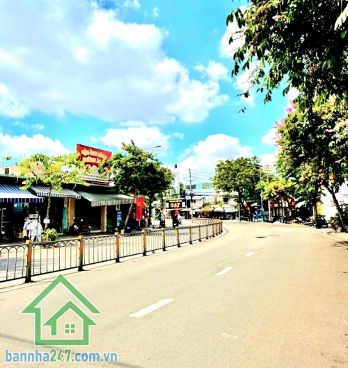 CHỈ 5,15 TỶ (TL) – GẦN MT KÊNH TÂN HÓA – NHÀ 4 TẦNG - DTSD: 82M² – 3PN KHÉP KÍN Thông tin căn nhà: • Diện tích: 33m² (4m x 8.5m) • Kết cấu: 1 trệt – 2 lầu – sân thượng - Mob 0933144037