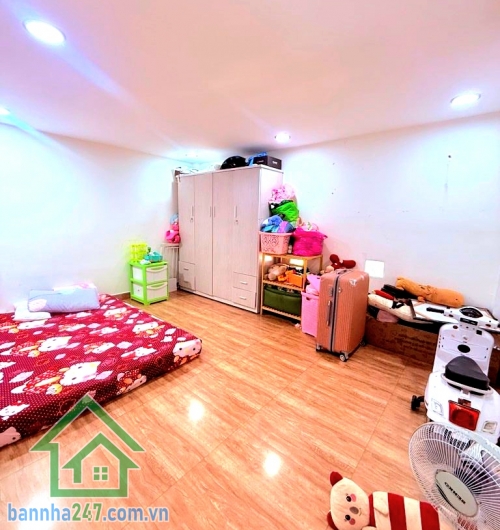 CHỈ 5,8 TỶ – HXH THẠCH LAM – TRẦN QUANG CƠ – 3 TẦNG BTCT - 3PN - 3WC  Căn nhà đẹp – vị trí trung tâm – đầy đủ công năng cho gia đình ở lâu dài! Diện tích: 43m - Mob 0933144037