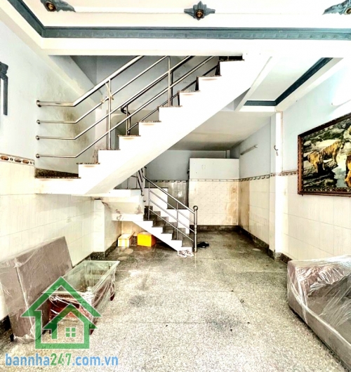 CHỈ 5,2 TỶ – MTKD HẺM 6M - TÂN THẮNG - 3 TẦNG – NGAY AEON TÂN PHÚ – Ở & KD ĐỈNH - 4PN – 3WC Diện tích: 4 x 8m = 32m² Kết cấu: 1 trệt + 2 lầu - 4PN – 3WC - Phòng khách – bếp đầy đủ công năng. Nhà kiên cố – vào ở ngay. Hẻm 6m thông – xe cộ đông đúc
