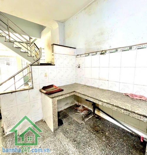 CHỈ 5,2 TỶ – MTKD HẺM 6M - TÂN THẮNG - 3 TẦNG – NGAY AEON TÂN PHÚ – Ở & KD ĐỈNH - 4PN – 3WC Diện tích: 4 x 8m = 32m² Kết cấu: 1 trệt + 2 lầu - 4PN – 3WC - Phòng khách – bếp đầy đủ công năng. Nhà kiên cố – vào ở ngay. Hẻm 6m thông – xe cộ đông đúc
