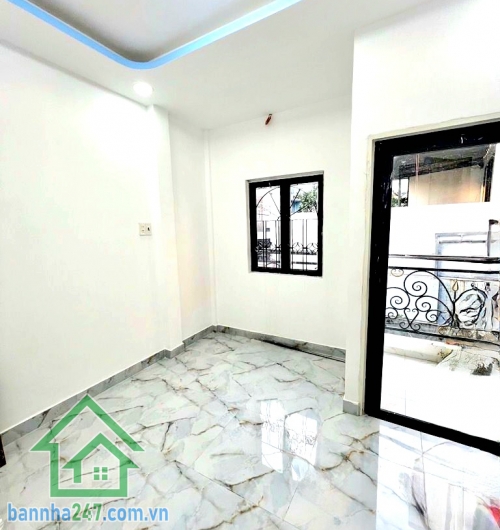 CHỈ 3,7 TỶ – HÒA BÌNH – SÁT ĐẦM SEN – NHÀ 3 TẦNG ĐẸP 4PN – 3WC – PK – BẾP – BAN CÔNG  Giá mềm – nhà mới – vị trí trung tâm, dọn vào ở ngay! Diện tích: 26m² (3.3 × 8m) Kết cấu: 1 trệt 2 lầu. Công năng: 4PN – 3WC – phòng khách – bếp – ban công. Nhà mới đẹp 