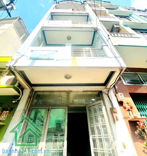 CHỈ 9,6 TỶ TL – HXH THÔNG – TRUNG TÂM QUẬN 11 – DÒNG TIỀN ỔN ĐỊNH - 7 PN 4 WC • Diện tích: 3.7m x 12m • Diện tích sử dụng: ~143m² • Kết cấu: 1 trệt – 3 lầu BTCT • Công năng: 7 PN – 4 WC • Có giếng trời lớn giữa nhà, thoáng sáng tự nhiên • Nhà đang cho thu
