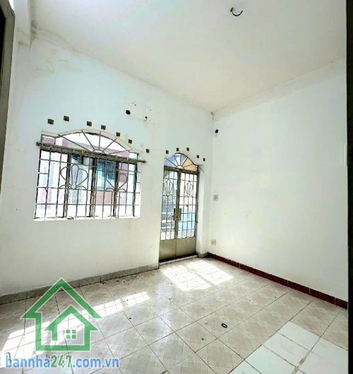 CHỈ 6 TỶ – HXH THÔNG THOẠI NGỌC HẦU – DT: (4 x 12)M3 TẦNG – 5PN – 4WC. DÒNG TIỀN 12TR/TH  Căn nhà “đa năng” – vừa ở đông người thoải mái, vừa khai thác cho thuê giữ tiền. Mob 0933144037