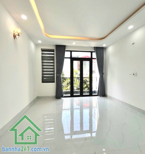 CHỈ 7.9 TỶ - NHÀ ĐẸP Ở NGAY - HẺM 6M - Ô TÔ NGỦ TRONG NHÀ - GẦN AEON TÂN PHÚ - 6 PN, 4 WC Căn nhà nổi bật với kết cấu cao tầng, phù hợp gia đình đông người hoặc khai thác cho thuê, văn phòng.  Mob 0933144037