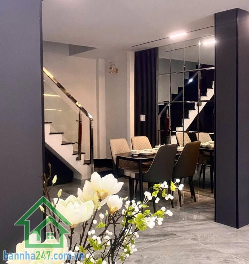 HXH TRUNG TÂM TÂN BÌNH – 3 TẦNG – 57M² – CHỈ 7,95 TỶ  Căn nhà diện tích lớn – vị trí trung tâm – phù hợp ở hoặc đầu tư lâu dài! Diện tích: 57m² – rộng rãi, dễ bố trí. Kết cấu: 3 tầng (1 trệt 2 lầu). Công năng: 3PN (có thể tách thành 4PN) – 4WC – phòng khá