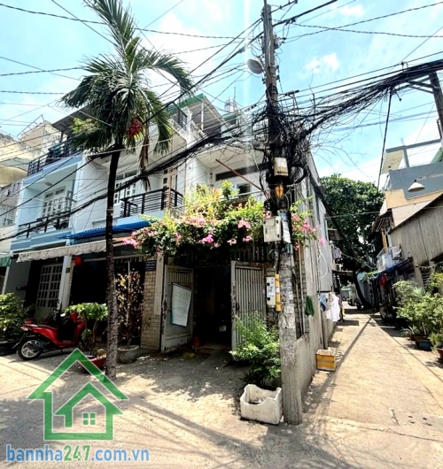 CHỈ 4,1 TỶ – HXH 5M – NGAY CHỢ TÂN HƯƠNG, TÂN PHÚ -  NHÀ 2 TẦNG - DT: 39M² - 2 PN - 1 WC  Căn nhà nhỏ xinh nhưng sở hữu vị trí cực kỳ thuận tiện ngay trung tâm