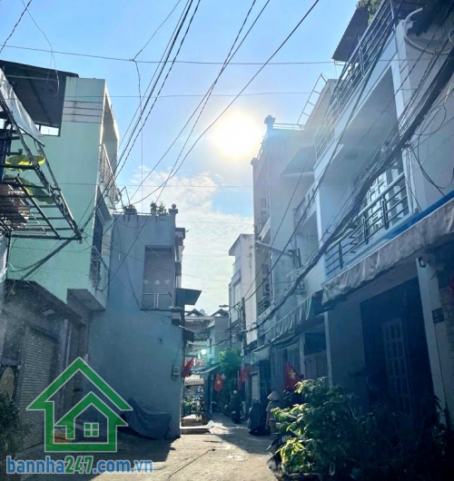 CHỈ 4,1 TỶ – HXH 5M – NGAY CHỢ TÂN HƯƠNG, TÂN PHÚ -  NHÀ 2 TẦNG - DT: 39M² - 2 PN - 1 WC  Căn nhà nhỏ xinh nhưng sở hữu vị trí cực kỳ thuận tiện ngay trung tâm