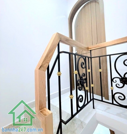 CHỈ 2,35 TỶ - NHÀ LŨY BÁN BÍCH – NHÀ MỚI 3 TẦNG – FULL NỘI THẤT - 2PN - 3WC Nhà mới đẹp, dọn vào ở ngay Vị trí: Lũy Bán Bích, Quận Tân Phú – giáp Quận 11, Quận 6 DTSD: 52m² – 3 tầng kiên cố. Kết cấu: 1 trệt 2 lầu - 2PN rộng rãi – 3WC riêng biệt