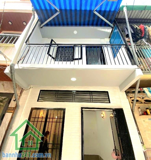 CHỈ 5,25 TỶ – TRẦN PHÚ, Q5 – 3 TẦNG – Ở NGAY – VỊ TRÍ TRUNG TÂM Căn nhà gọn đẹp – vị trí đắc địa – di chuyển cực kỳ thuận tiện! Diện tích: 24m² (3.45 × 7m). Diện tích sử dụng: ~93m². Kết cấu: 1 trệt + 1 lửng + 1 lầu (BTCT kiên cố). Công năng: 2PN – 2WC – 
