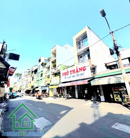 CHỈ 3,78 TỶ - NHÀ MỚI 4 TẦNG – MẶT TIỀN VĨNH VIỄN – TRUNG TÂM Q10 - 3PN – 3WC Kết cấu: 1 trệt + 3 lầu: 3PN – 3WC Nhà mới tinh – thiết kế hiện đại – dọn vào ở ngay