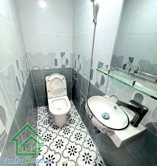 CHỈ 3,78 TỶ - NHÀ MỚI 4 TẦNG – MẶT TIỀN VĨNH VIỄN – TRUNG TÂM Q10 - 3PN – 3WC Kết cấu: 1 trệt + 3 lầu: 3PN – 3WC Nhà mới tinh – thiết kế hiện đại – dọn vào ở ngay